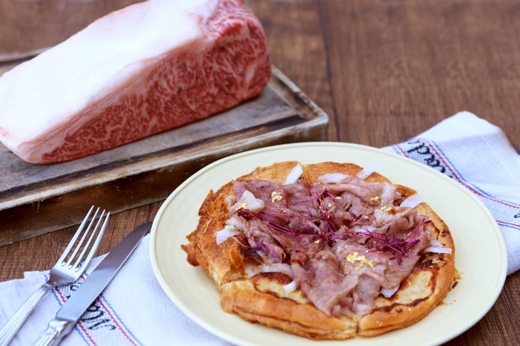 松阪牛のサーロイン、ロブスターにキャビア Pie Holicの贅沢パイがパイの日にちなみ3,140円で登場